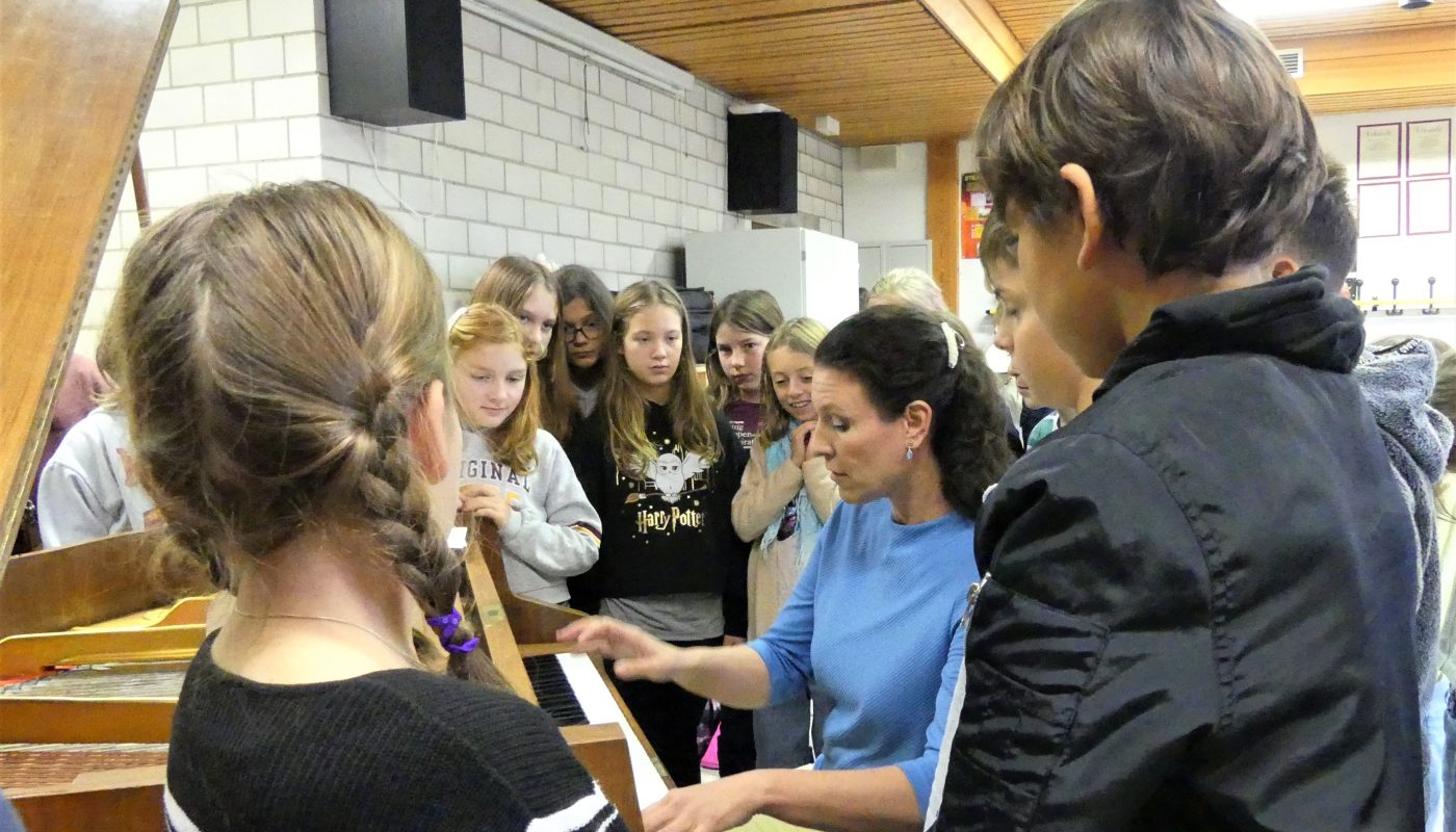 Sobre la magia del momento: la pianista Henriette Gärtner como invitada en el centro escolar