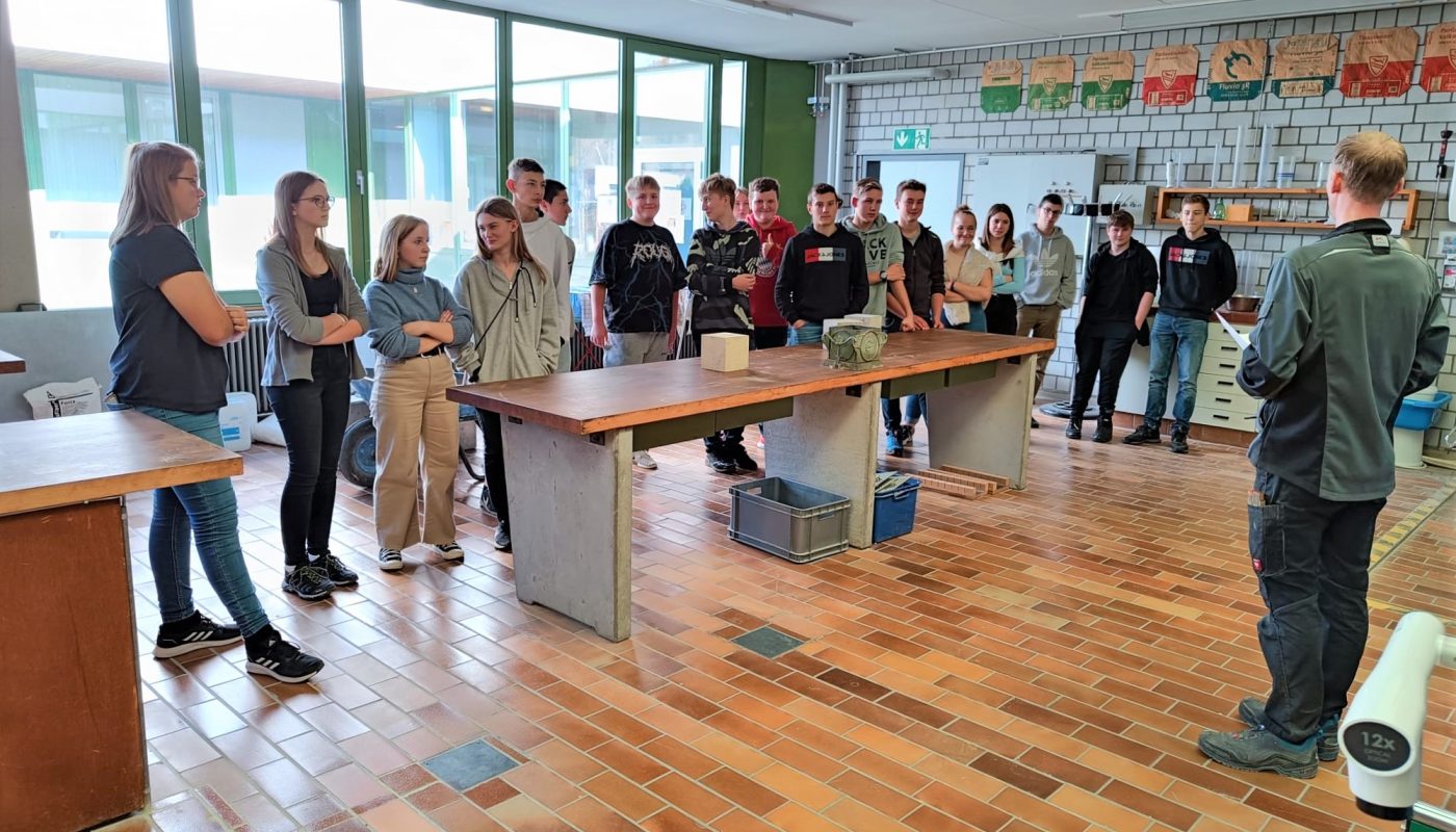 Learning group 9 visits Bildungszentrum Bau in Sigmaringen