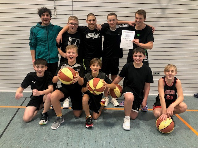 Youth trains for Olympia - Basketball